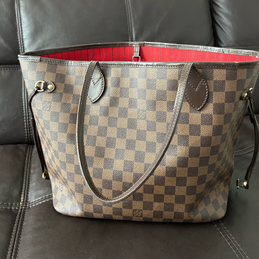 LV Neverfull MM Damier Ebene tote timeless elegant design. Good condition